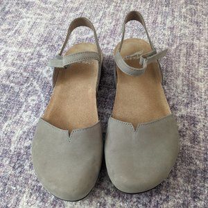Dansko Rowan Taupe Nubuck size 38 Mary Jane style sandal